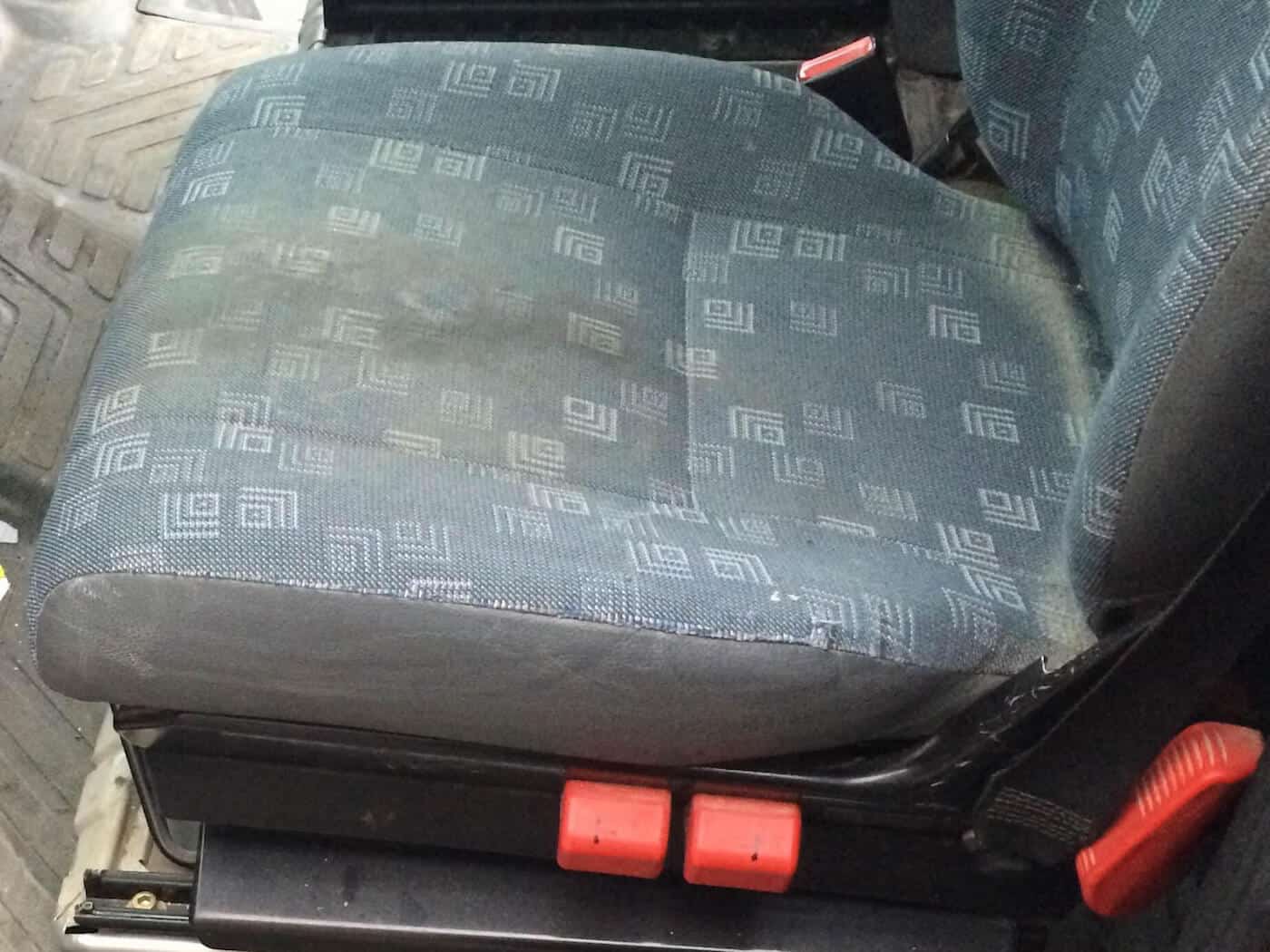 autoinnenreinigung-frankfurt-vorher